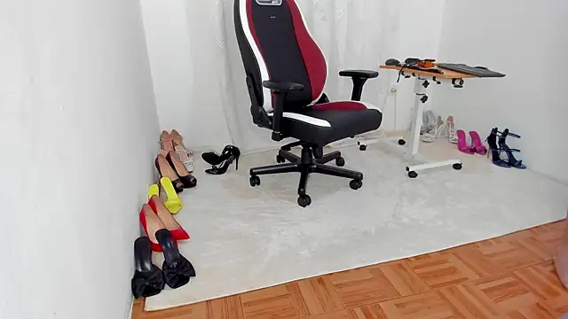 Snapshot of gingirel_ chatting on March 7, 12:04 am gingirel  online show from March 7, 12:04 am