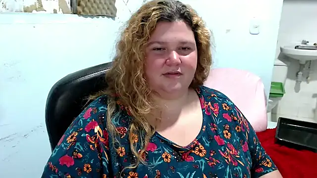 Snapshot of squirt322bbw chatting on May 13, 6:44 am squirt322bbw online show from May 13, 6:44 am