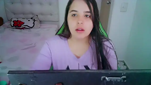 Snapshot of _alicia_z chatting on December 13, 5:32 pm alicia z online show from December 13, 5:32 pm