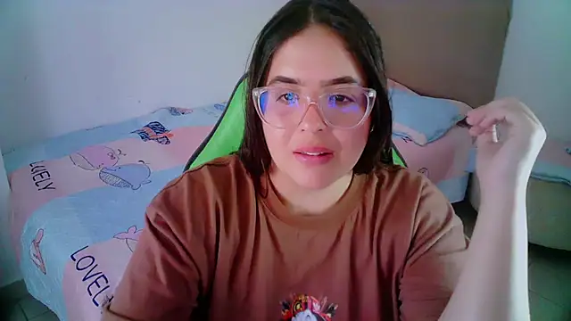 Snapshot of _alicia_z chatting on January 18, 12:46 am alicia z online show from January 18, 12:46 am