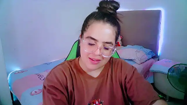 Snapshot of _alicia_z chatting on February 2, 5:59 pm alicia z online show from February 2, 5:59 pm