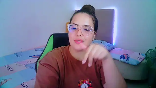 Snapshot of _alicia_z chatting on February 3, 12:04 am alicia z online show from February 3, 12:04 am