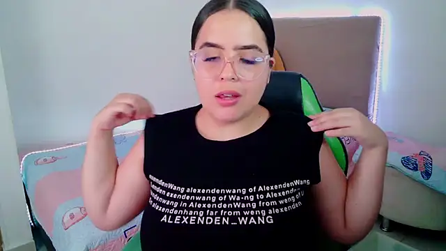 Snapshot of _alicia_z chatting on February 7, 12:09 am alicia z online show from February 7, 12:09 am