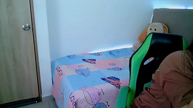 Snapshot of _alicia_z chatting on February 18, 5:31 pm alicia z online show from February 18, 5:31 pm