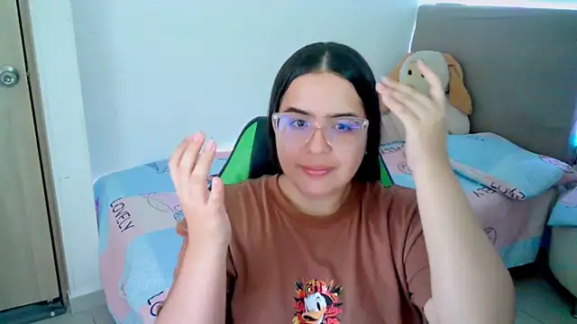 Snapshot of _alicia_z chatting on February 18, 11:41 pm alicia z online show from February 18, 11:41 pm