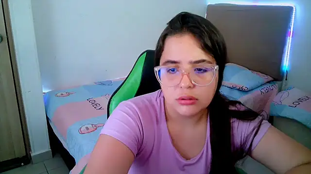 Snapshot of _alicia_z chatting on February 21, 6:04 pm alicia z online show from February 21, 6:04 pm