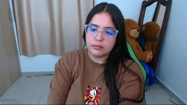 Snapshot of _alicia_z chatting on February 23, 8:11 pm alicia z online show from February 23, 8:11 pm