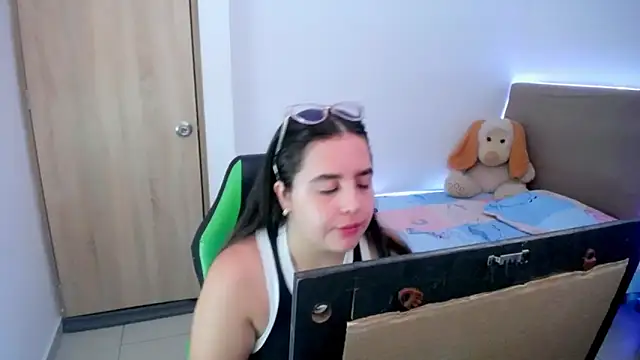 Snapshot of _alicia_z chatting on February 26, 6:54 pm alicia z online show from February 26, 6:54 pm