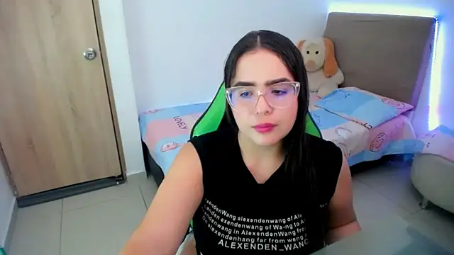 Snapshot of _alicia_z chatting on February 28, 5:37 pm alicia z online show from February 28, 5:37 pm