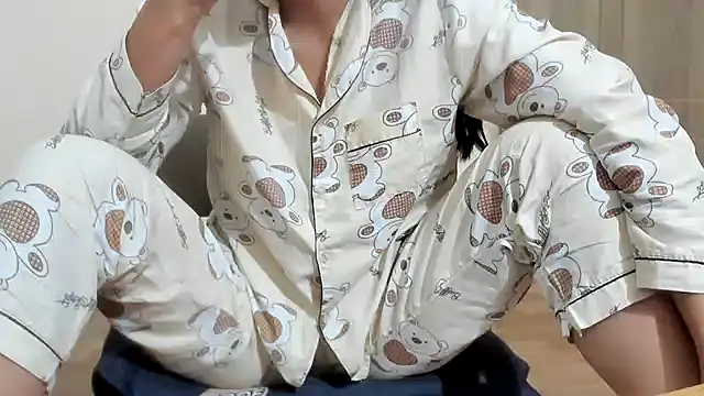 Snapshot of Beauty_Asian_Tina chatting on February 13, 11:50 am Beauty Asian Tina online show from February 13, 11:50 am