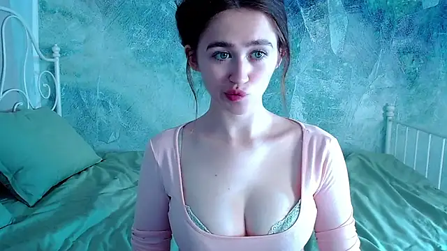 Snapshot of millllina chatting on April 24, 1:35 pm millllina online show from April 24, 1:35 pm