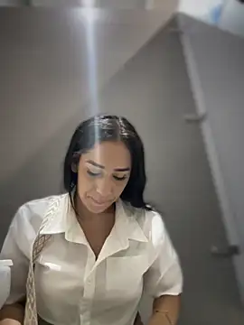Snapshot of __IRIS__ chatting on May 20, 2:34 pm IRIS online show from May 20, 2:34 pm