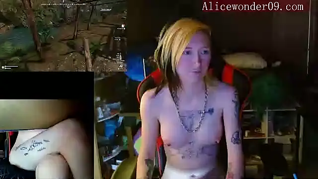 Snapshot of alicewonder09 chatting on December 10, 7:16 am alicewonder09 online show from December 10, 7:16 am