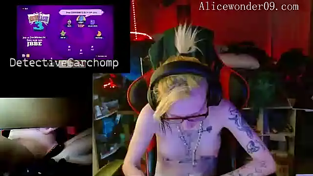 Snapshot of alicewonder09 chatting on December 11, 7:53 am alicewonder09 online show from December 11, 7:53 am
