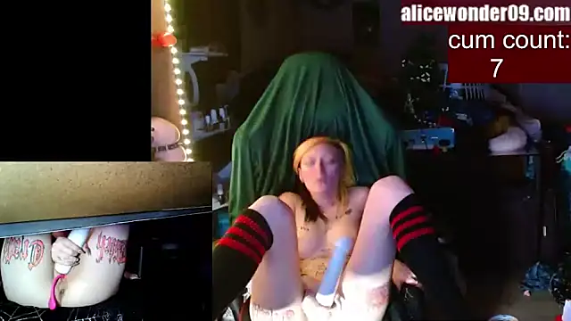 Snapshot of alicewonder09 chatting on December 26, 11:54 am alicewonder09 online show from December 26, 11:54 am