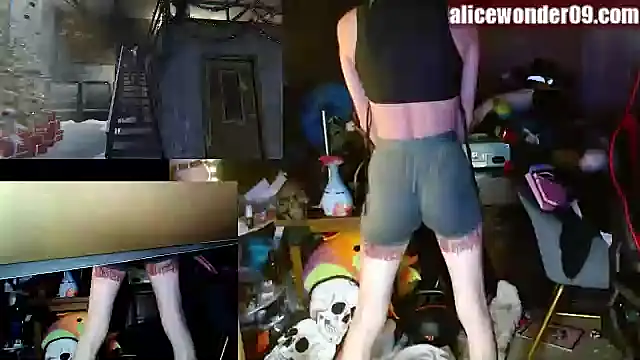 Snapshot of alicewonder09 chatting on December 31, 5:00 am alicewonder09 online show from December 31, 5:00 am