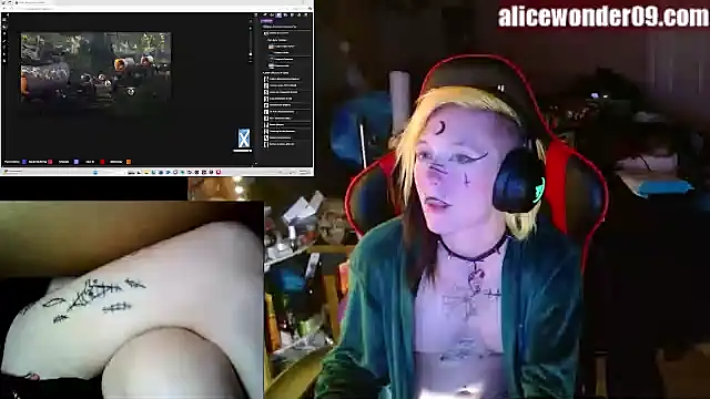 Snapshot of alicewonder09 chatting on January 5, 7:49 am alicewonder09 online show from January 5, 7:49 am