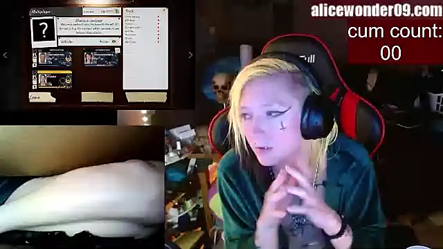 Snapshot of alicewonder09 chatting on January 6, 12:02 pm alicewonder09 online show from January 6, 12:02 pm