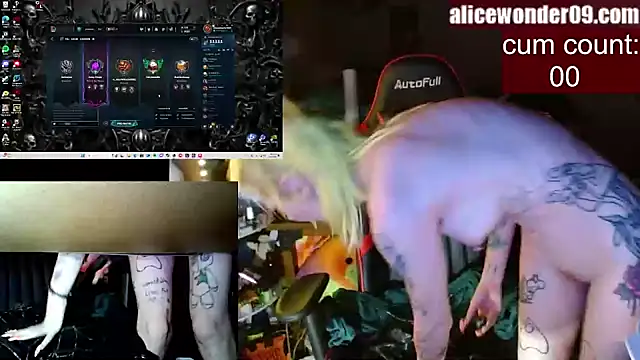 Snapshot of alicewonder09 chatting on January 12, 8:46 am alicewonder09 online show from January 12, 8:46 am