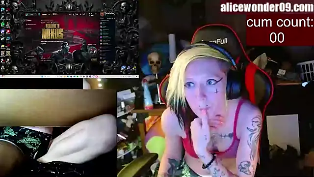 Snapshot of alicewonder09 chatting on January 13, 8:58 am alicewonder09 online show from January 13, 8:58 am