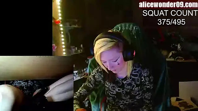 Snapshot of alicewonder09 chatting on January 24, 5:21 am alicewonder09 online show from January 24, 5:21 am