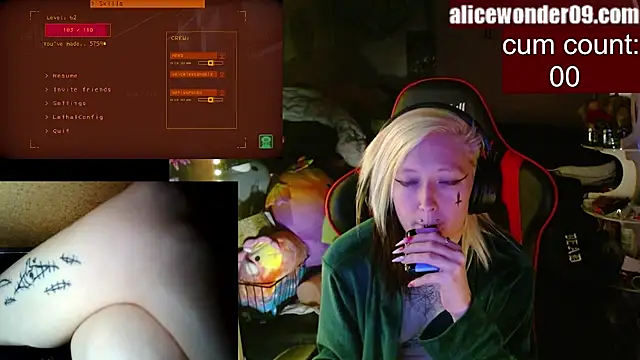 Snapshot of alicewonder09 chatting on February 3, 7:51 am alicewonder09 online show from February 3, 7:51 am