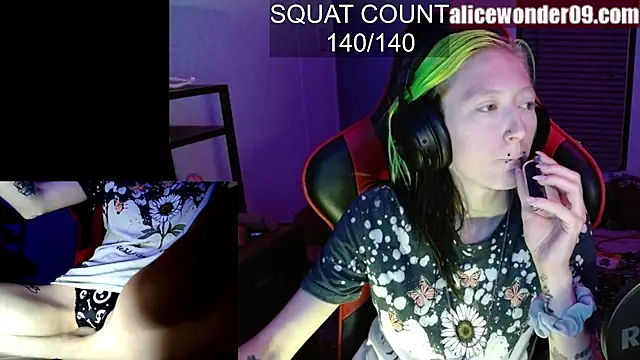 Snapshot of alicewonder09 chatting on September 21, 9:33 am alicewonder09 online show from September 21, 9:33 am