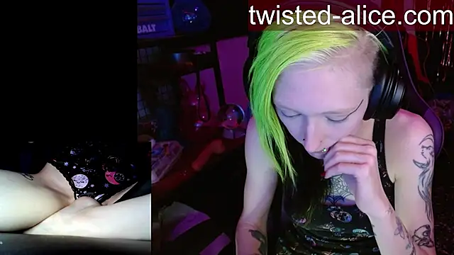 alicewonder09 online show from April 4, 6:00 am