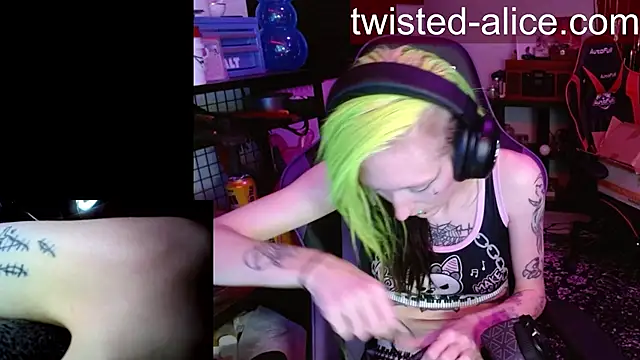 alicewonder09 online show from April 12, 3:00 am