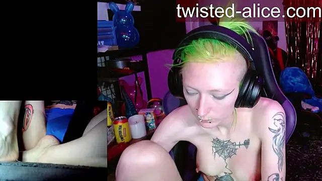 alicewonder09 online show from April 18, 7:23 am