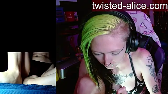 alicewonder09 online show from May 22, 3:46 am