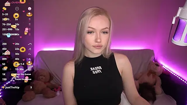 Snapshot of AmandaFiree chatting on January 7, 10:43 am AmandaFiree online show from January 7, 10:43 am