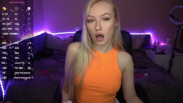 Snapshot of AmandaFiree chatting on March 7, 7:19 am AmandaFiree online show from March 7, 7:19 am