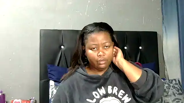 Snapshot of caramelbooty69 chatting on July 6, 2:25 pm caramelbooty69 online show from July 6, 2:25 pm