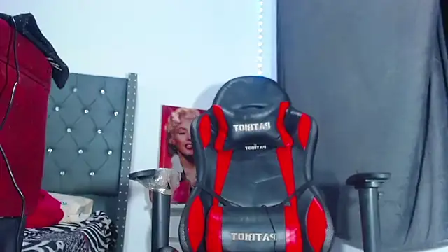 Snapshot of party_aass chatting on February 20, 11:21 pm party aass online show from February 20, 11:21 pm