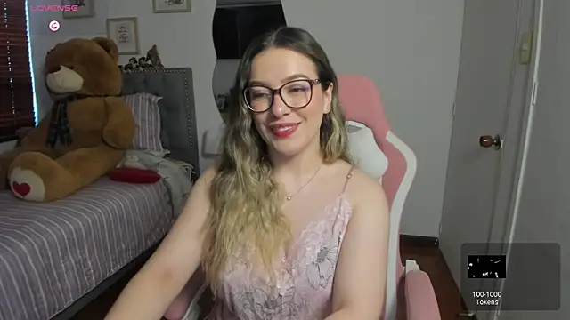 Snapshot of samysweet_8 chatting on June 28, 1:28 pm samysweet 8 online show from June 28, 1:28 pm