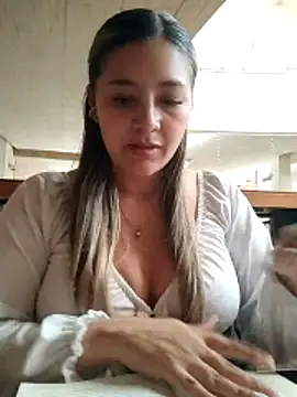Snapshot of alana_69 chatting on April 30, 9:19 pm alana 69 online show from April 30, 9:19 pm
