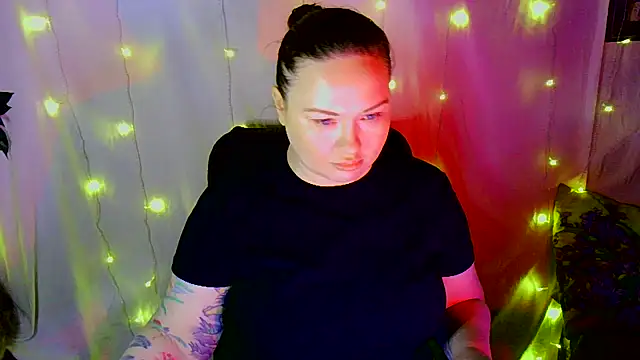 Victoria Marks online show from November 23, 9:36 pm