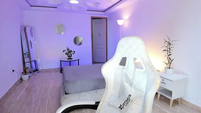 carleee winter online show from May 23, 11:31 pm