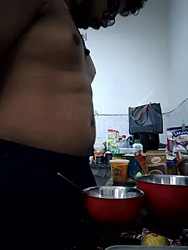 Snapshot of thebrownboi01 chatting on November 13, 1:15 am thebrownboi01 online show from November 13, 1:15 am