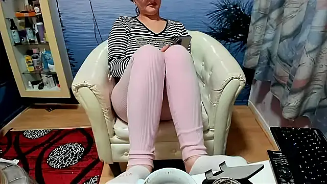 Snapshot of Mature4you44 chatting on January 26, 10:45 am Mature4you44 online show from January 26, 10:45 am