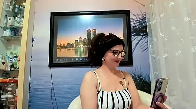 Snapshot of Mature4you44 chatting on January 31, 8:01 am Mature4you44 online show from January 31, 8:01 am