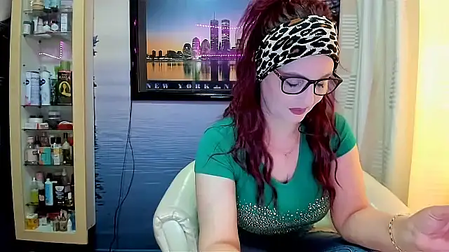 Snapshot of Mature4you44 chatting on March 21, 8:17 am Mature4you44 online show from March 21, 8:17 am