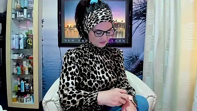 Snapshot of Mature4you44 chatting on March 23, 8:59 am Mature4you44 online show from March 23, 8:59 am