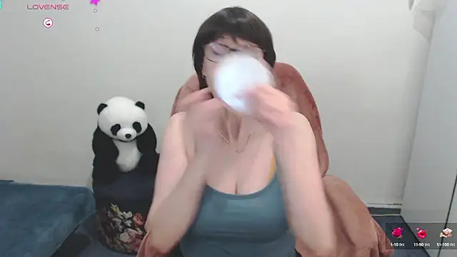 Ammillia online show from December 8, 8:30 am