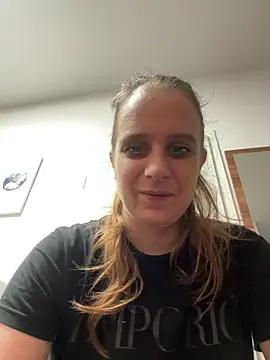 Snapshot of LadyChantale chatting on May 7, 5:24 am LadyChantale online show from May 7, 5:24 am