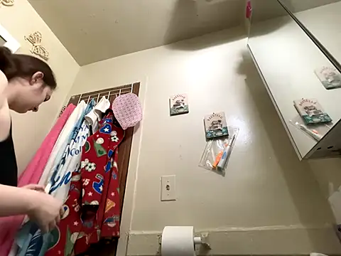 Snowbunnycake 131 online show from December 3, 6:10 am