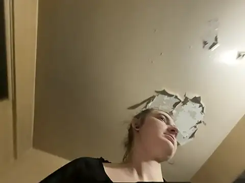 Snowbunnycake 131 online show from May 22, 6:09 am