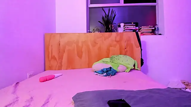 Snapshot of _Lunnaa_ chatting on January 26, 1:52 am Lunnaa online show from January 26, 1:52 am