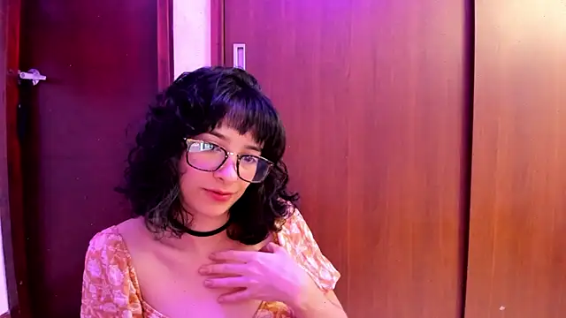 Snapshot of _Lunnaa_ chatting on March 23, 4:05 am Lunnaa online show from March 23, 4:05 am